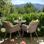Neza Balcony Mountain View *