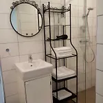 Neza Balcony Mountain View Apartment